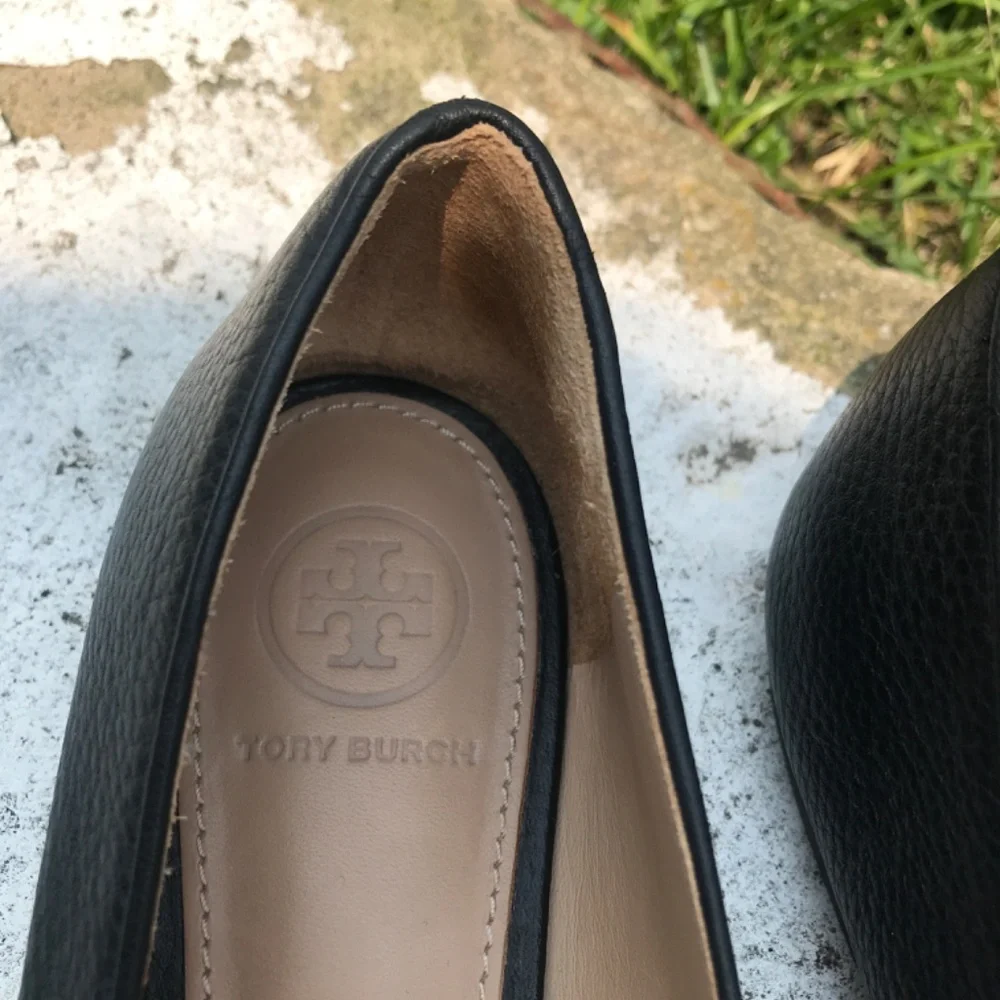 Tory Burch Black Claire Tumbled Leather Ballet Flats - Picture 3 of 8